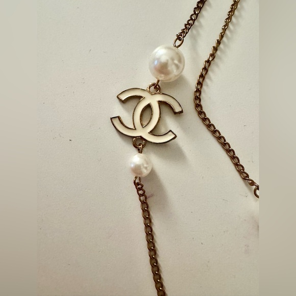 Double CC logo chain and pearl necklace (chanel inspo) - Picture 3 of 5